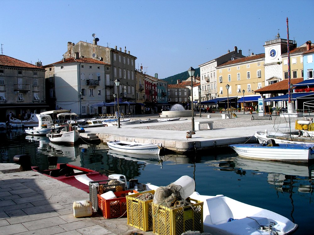 Cres le bassin 3.JPG - Cres et le bassin de sa ville eponyme